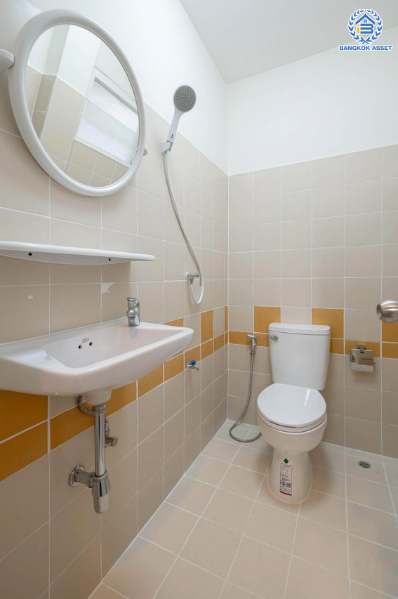 บ้านมือสองตกแต่งใหม่ โครงการ ปารวีร์ เพชรเกษม63 เนื้อที่ 82.4 ตร.ว. ฟังก์ชัน 3 ห้องนอน 4 ห้องน้ำ 1 ห้องแม่บ้าน 2 ที่จอดรถ บนพื้นที่ใช้สอย 244.52 ตร.ม. ทำเลศักยภาพ เชื่อมต่อหลายเส้นทาง ใกล้เดอะมอลล์บางแค จุดขึ้นทางด่วน "พระราม2" และรถไฟฟ้าสายสีน้ำเงิน "สถานีหลักสอง"